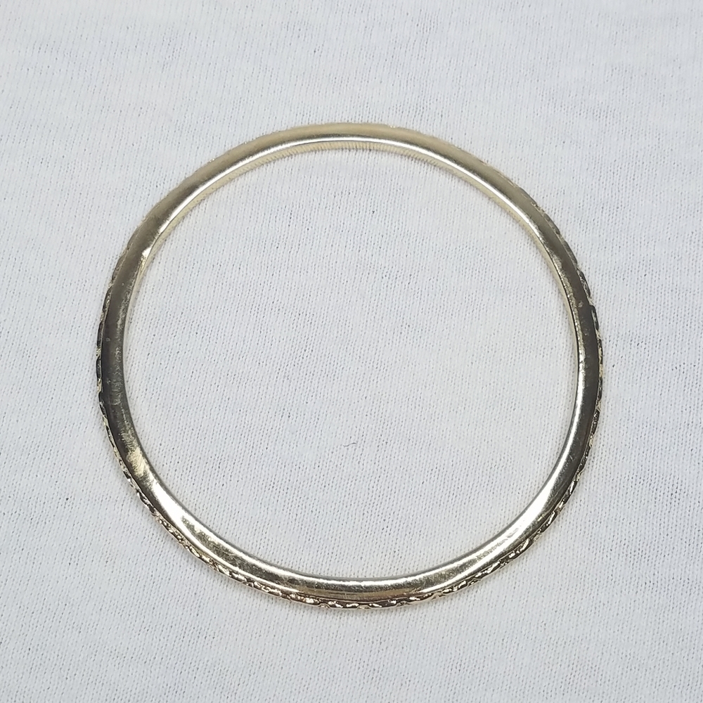 Vtg Trifari gold tone thin bangle bracelet